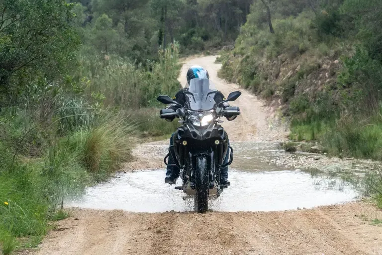 Benelli TRK 502, una moto trail que permite tener una aventurera a precio de scooter y es ideal para iniciarse con el carnet A2