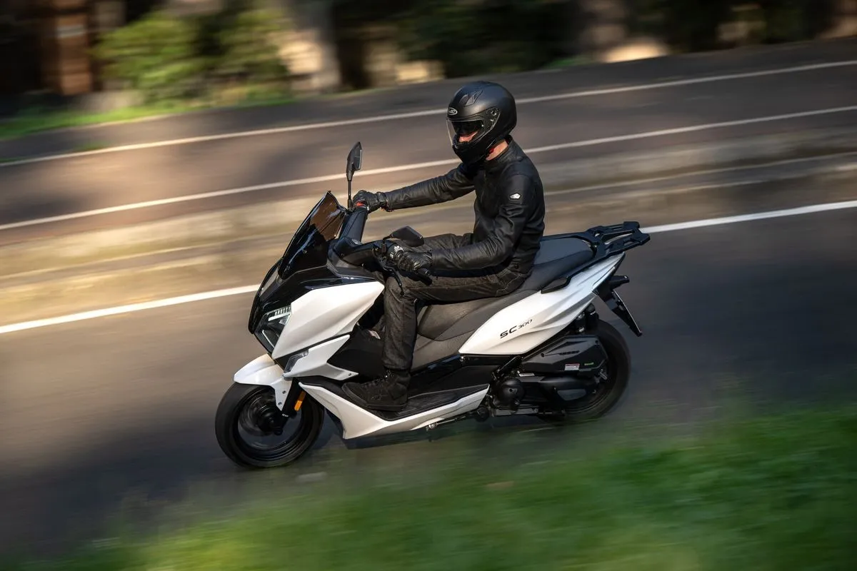 Morbidelli SC300 ▷ Precio, Ficha Técnica y Equipamiento