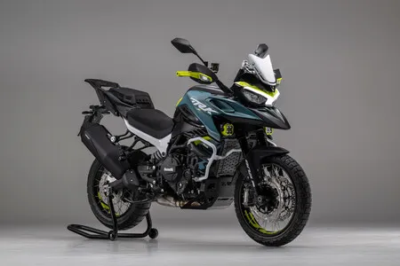 Benelli se acaba de sacar de la manga las TRK de 900 cc por 9.000 euros. Las trail chinas que empezaron la fiebre son ahora un chollazo