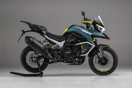 Benelli se acaba de sacar de la manga las TRK de 900 cc por 9.000 euros. Las trail chinas que empezaron la fiebre son ahora un chollazo