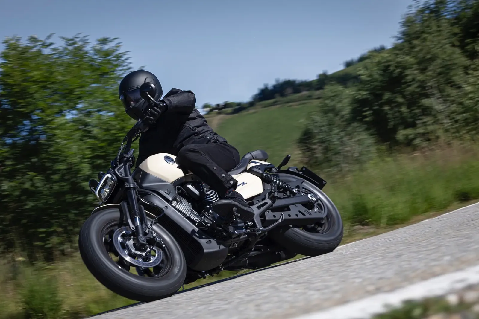 La moto vintage que quiere destronar a las japonesas. Llega la Benelli Leoncino 400