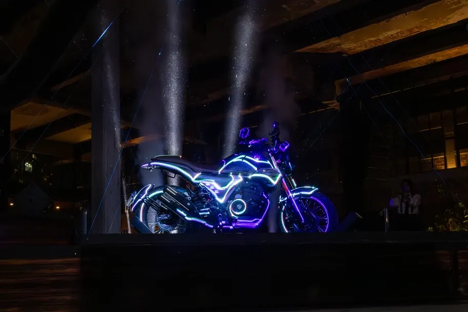 Italika lanza la Firebird 300, una scrambler versátil para ciudad y carretera