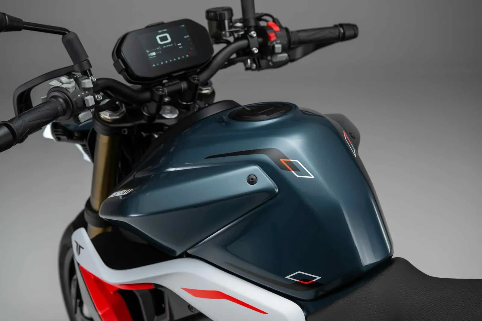 Benelli TNT 550 2026: La deportiva se desnuda y nos trae una futurista naked para el A2