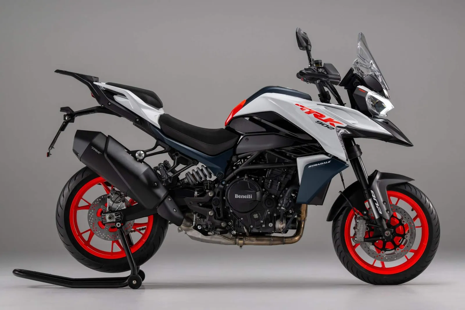 Benelli TRK 902: 95 CV, A2 y 2 versiones para atacar el segmento trail por menos de 9.000 euros