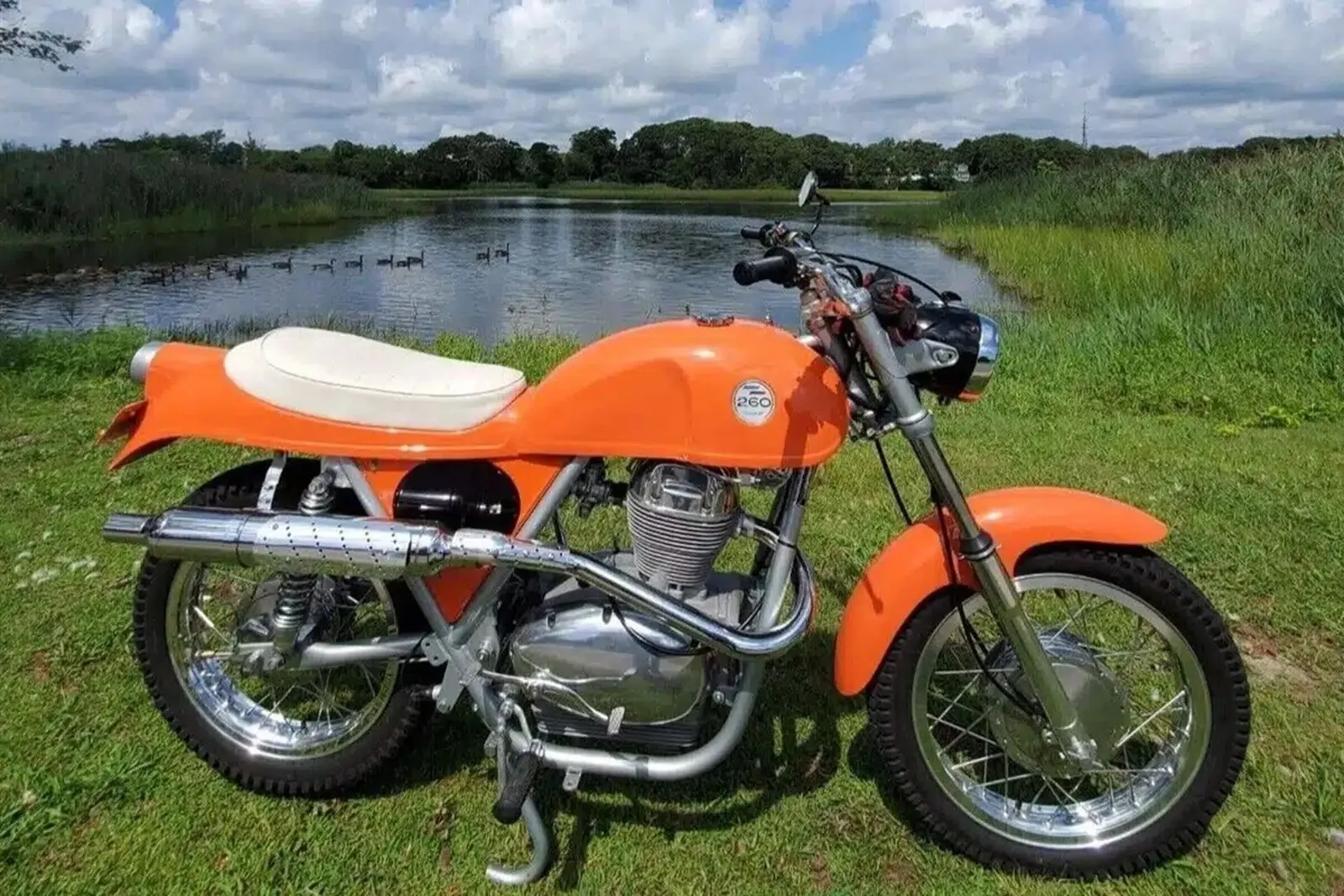 Así sería una Benelli 802 Mojave, una trail sencilla, ligera y con espíritu retro