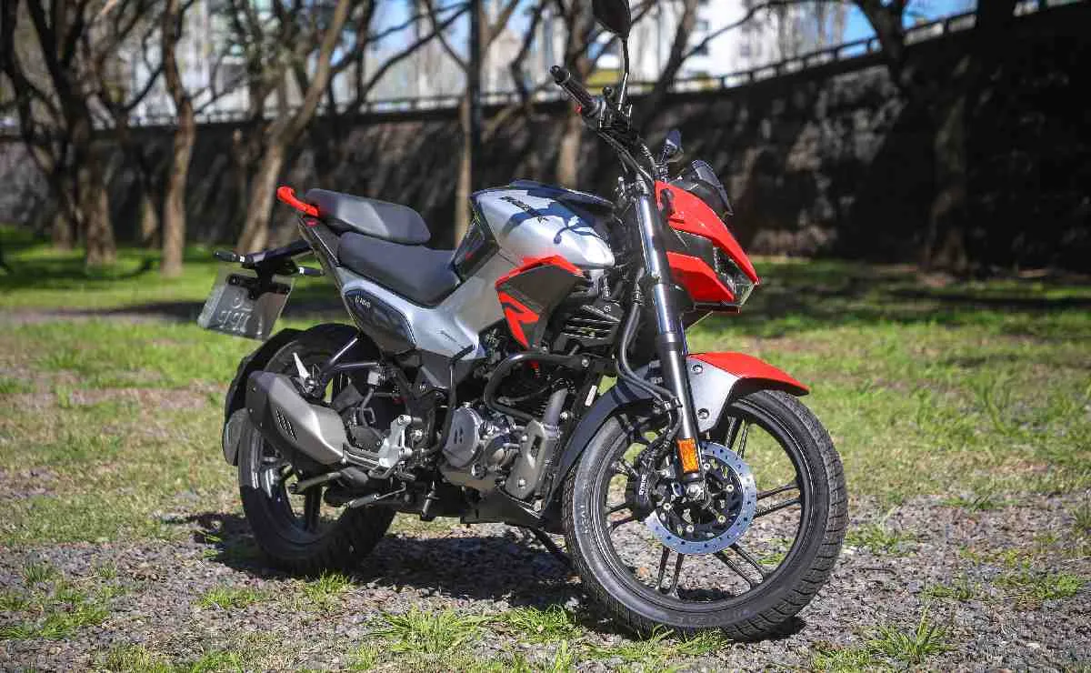 La Hero Hunk 125 R consume realmente poco: ¿cómo logra esos registros?