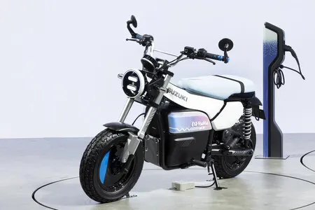 Suzuki revivió una moto mítica de los años 70: un guiño a los más jóvenes y clásicos, y a los que les gusta el anime
