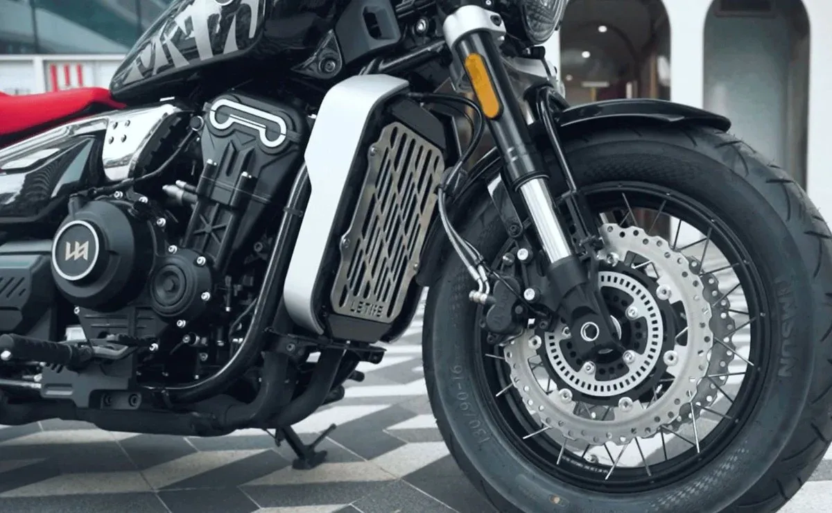 ¿Puede una custom de 500 cc con 8 válvulas y 48 CV romper el precio de las A2?