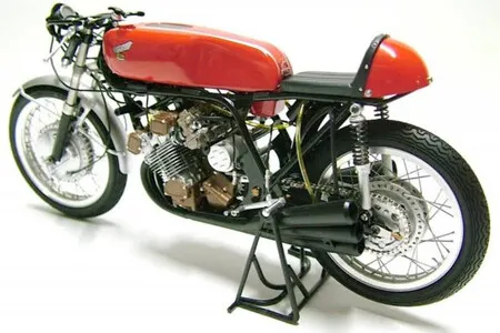 Honda creó una moto que hace tanto ruido a 18,000 rpm que hace que la gente se tape los oídos